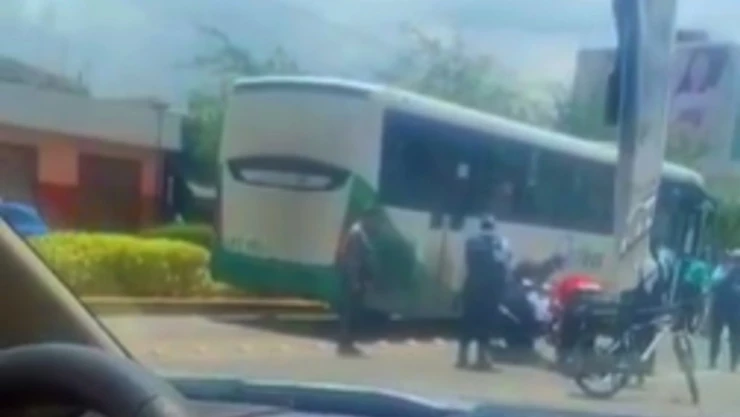 Oruga atropella a peatón sobre el bulevar Adolfo López Mateos, en León