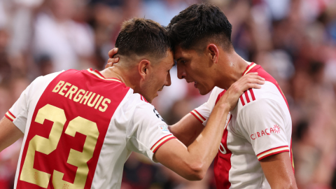 Berghuis y Edson Álvarez del Ajax