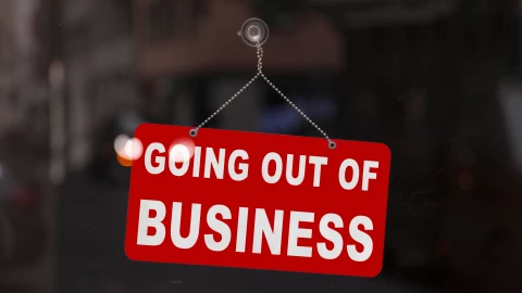 Letrero que dice “going out of business”