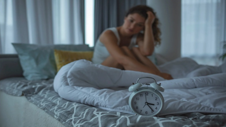 Por estas razones tu cabeza puede estar sobrepensando y no dejarte dormir.