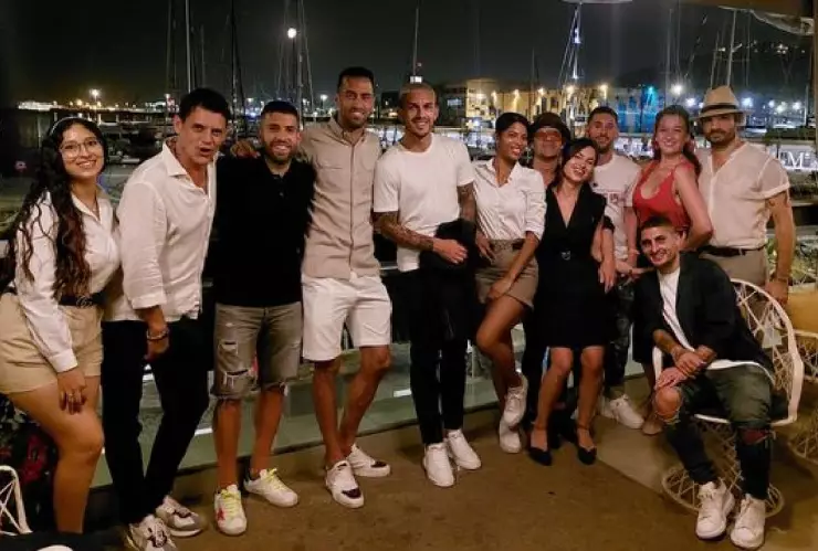 Messi cena en Barcelona con Busquets, Alba y compañeros del PSG