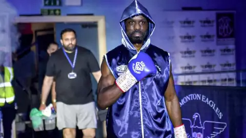 Muere el boxeador Sherif Lawal tras nocaut en su debut profesional