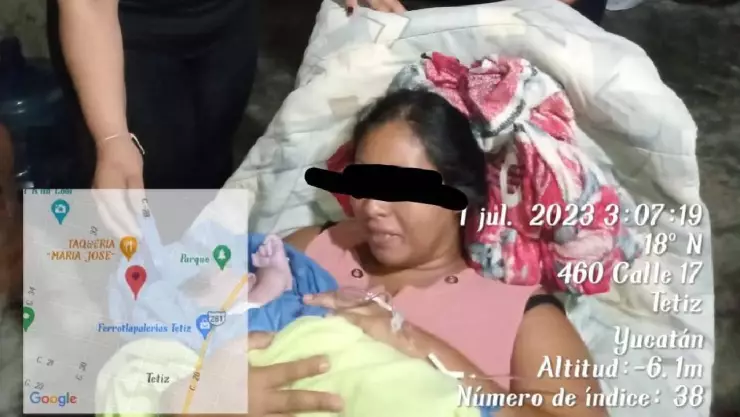 Mujer entra en labor de parte y es atendida por paramédicos