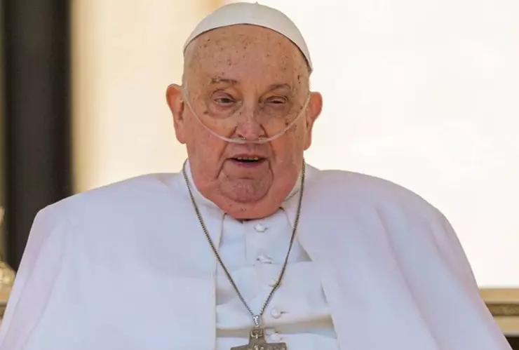 Papa Francisco reaparece