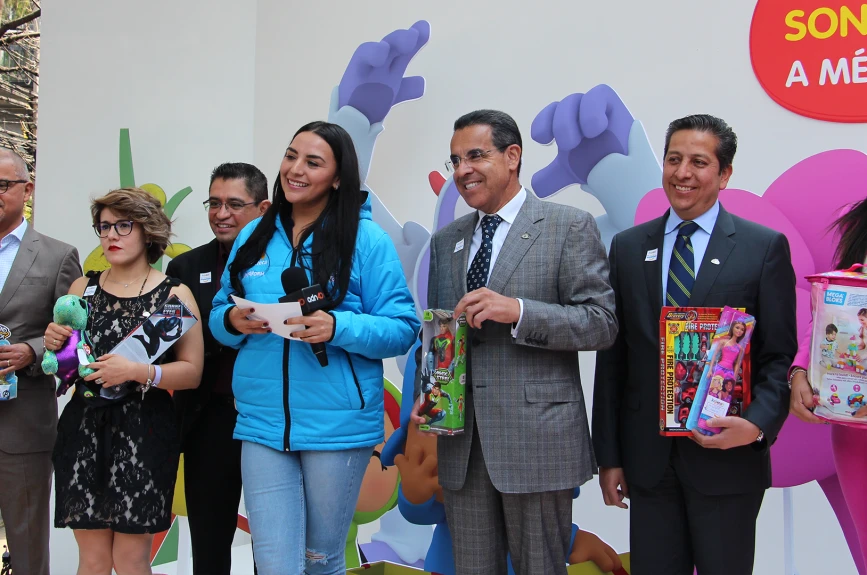 ¡Toda la familia de Banco Azteca se unió a la misión del Juguetón Azteca!