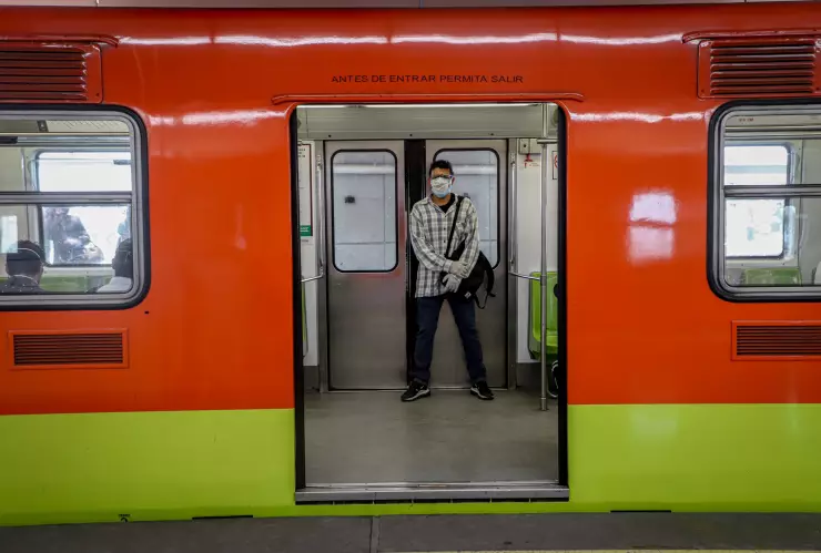 Cubrebocas en el metro