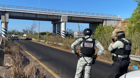 Hombre sin vida en el puente Campo Victoria