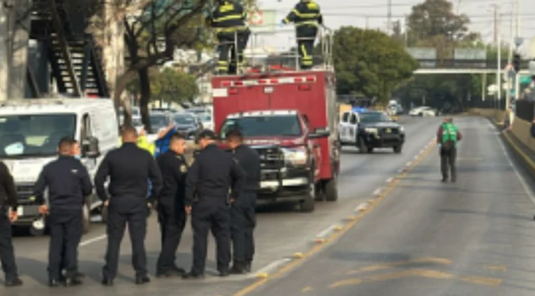Bomberos retiran cuerpo del puente sobre Circuito Interior