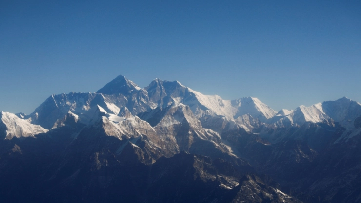 2020-12-08T102116Z_1686444923_RC2YIK9YYGOX_RTRMADP_3_NEPAL-CHINA-EVEREST (1).jpg