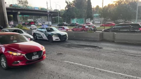 Nuevo mega bache en Periférico daña a más a 10 autos y genera caos en CDMX