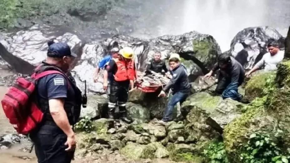 Fallece rapelista en cascada de Puxtla, Puebla