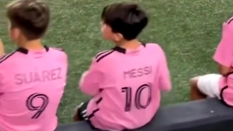 Mateo Messi antes de jugar un partido de f&uacute;tbol americano en Miami