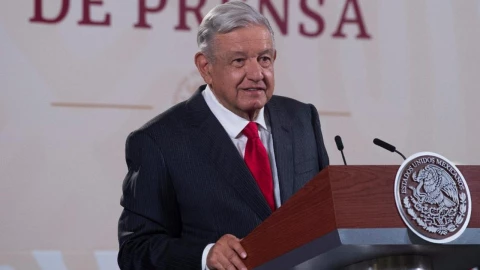 AMLO dice que abasto de medicamento está garantizado para 2023 y 2024