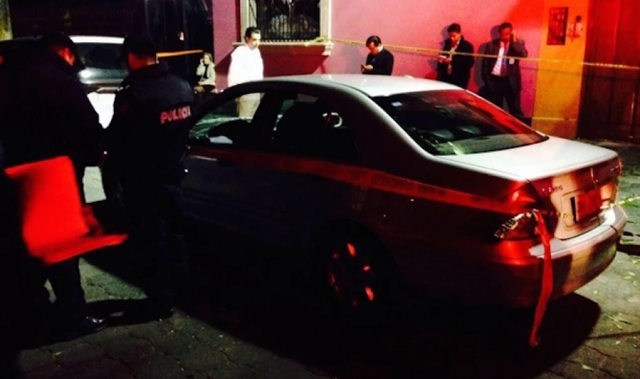 Cuando el exdiputado bajó de su automóvil fue abordado por 2 sujetos quienes pretendían despojarlo de sus pertenencias