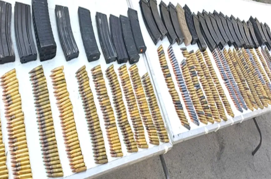 FOTOS: Cae en Hidalgo, Nuevo León, sicarios con arsenal del Ejército y fusil Barret