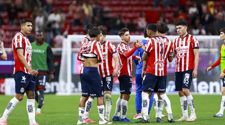 Isaac Brizuela posible baja para el Apertura 2025 de la Liga BBVA MX
