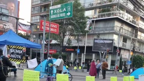 Marchas en la Ciudad de México hoy 11 de abril: Sigue el bloqueo en Insurgentes y Xola por agua contaminada