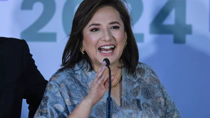 Xóchitl Gálvez Bandera de México AMLO