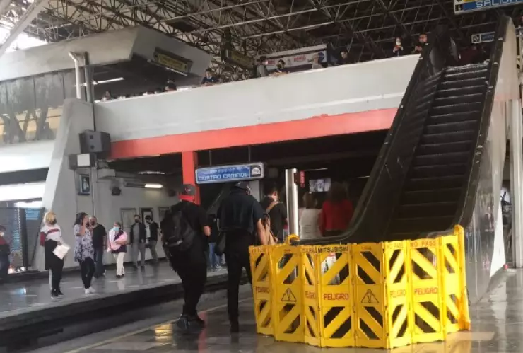VIDEO: Rescatan a mujer que cayó a vías del Metro CDMX