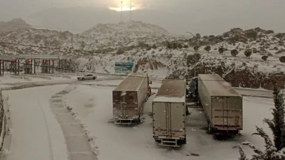 ¡Por nieve! Cierre de circulación de La Rumorosa hacia Tijuana