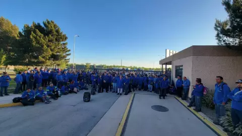 Se manifiestan trabajadores de Auma