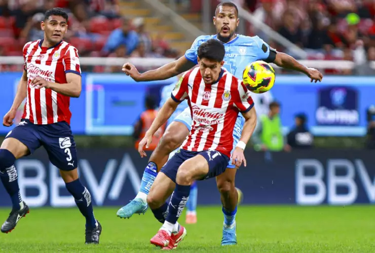 José Castillo es baja en Chivas