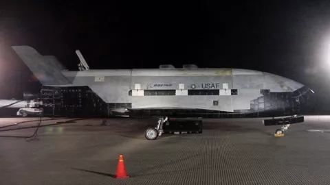 lanzan-misteriosa-nave-espacial-centro-espacial-kennedy-florida-video-portada