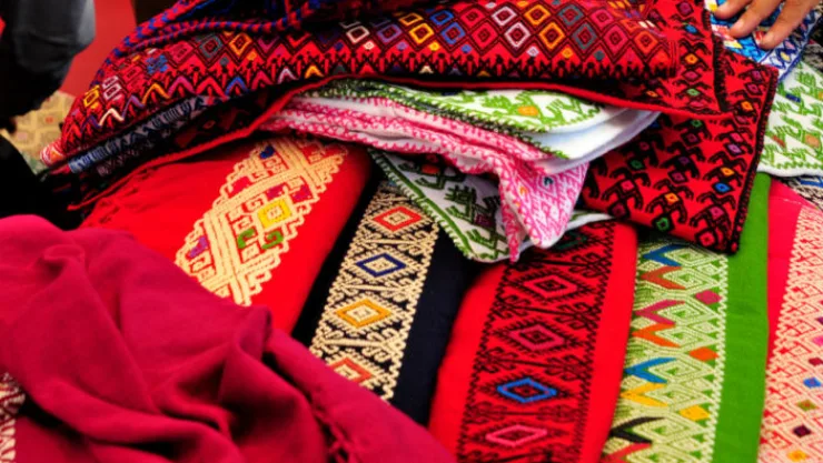 Participarán 56 grupos de artesanos en la feria Tápame con tu rebozo