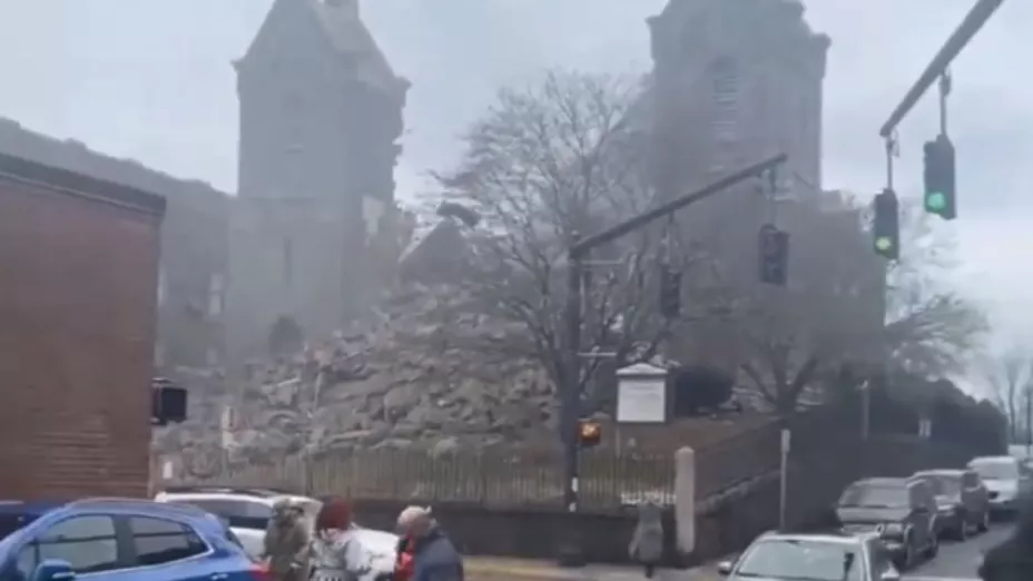 Iglesia de derrumba en Union Street en New London, Connecticut