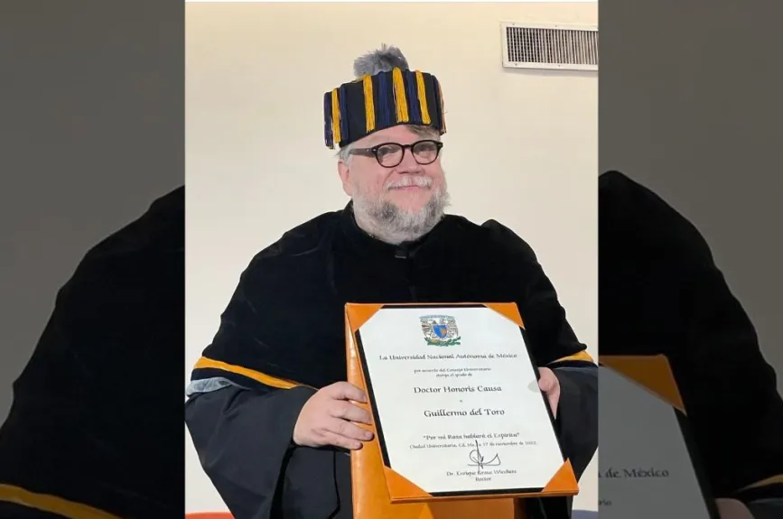 Guillermo del Toro graduado.jpg