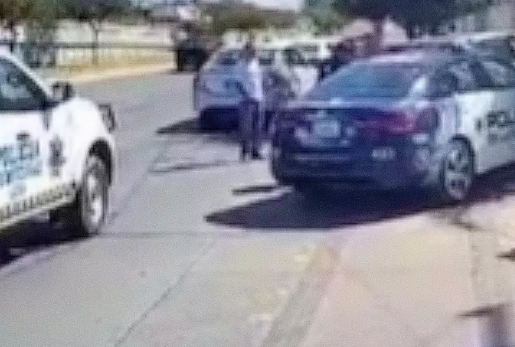 Patrulla y auto chocan en el Libramiento: Tráfico intenso en León, hoy 26 de noviembre