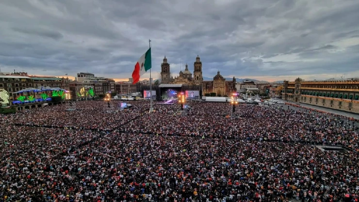 AMLO y Sheinbaum garantizan Zócalo para marcha contra Reforma Electoral