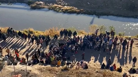 Más de 2,400 migrantes cruzaron a Estados Unidos el fin de semana