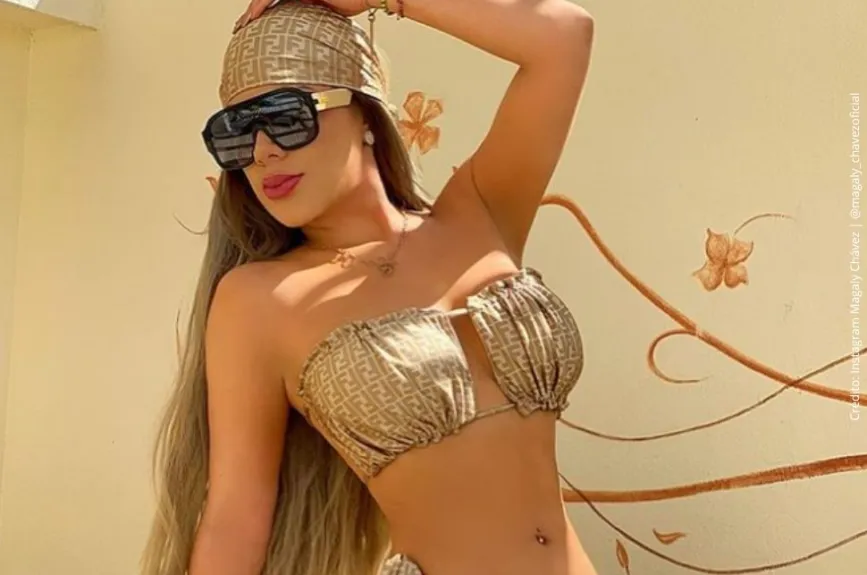 Magaly Chávez con top café..jpg