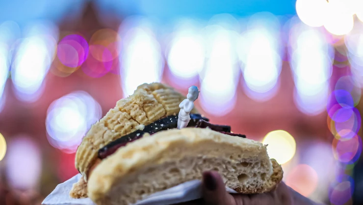 Joven termina en el quirófano por comerse muñeco de la Rosca de Reyes
