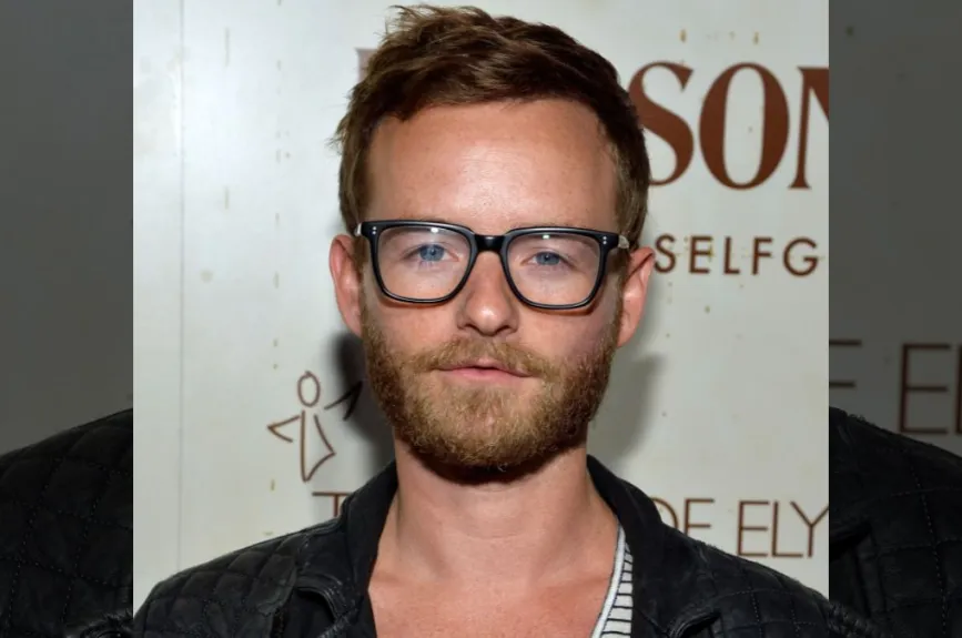 fRANCIS con lentes.jpg