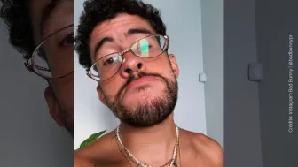 Bad Bunny con lentes.jpg