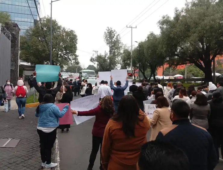 Trabajadores del Poder Judicial de la Federación cierran la vialidad en la carretera Picacho-Ajusco