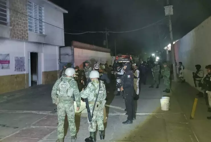 Chiapas: Incendian el Consejo Electoral y queman boletas en Chicomuselo