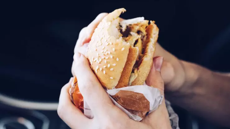 Detectan bacterias en hamburguesas