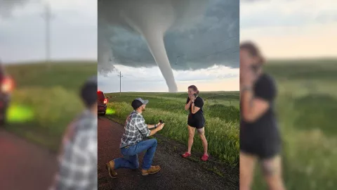 Contra todo pronóstico cazadores de tormentas se comprometen en escena de película.jpg