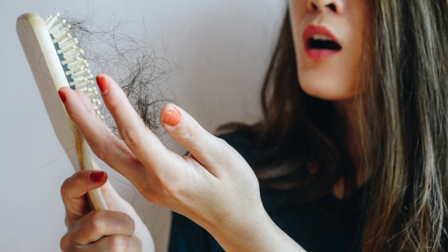 vitaminas caída cabello estrés