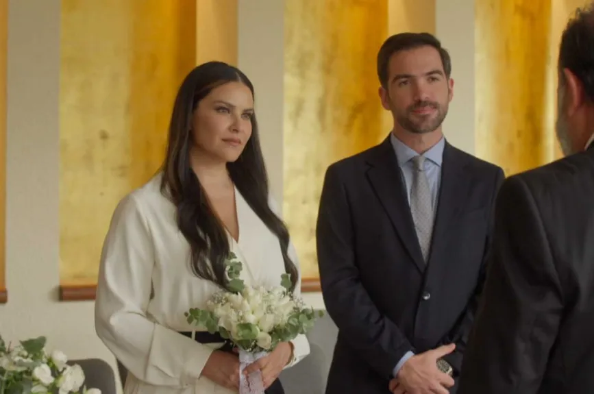Mariángeles y Fernando se rindieron al deseo en Cautiva por Amor. ¡Sigue su historia en imágenes!