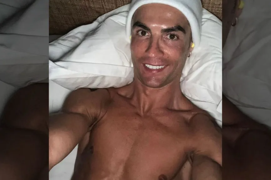 Cristiano Ronaldo con gorro.jpg