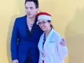 Julio Cesar Chavez Jr. posando con una fan..jpg