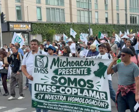Marcha de trabajadores del IMSS en CDMX hoy.