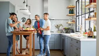 Le encanta quedar bien con sus platillos internacionales.