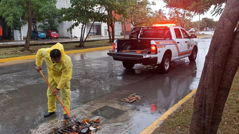 Activan ‘Operativo Tormenta’ en Playa del Carmen ante fuertes lluvias