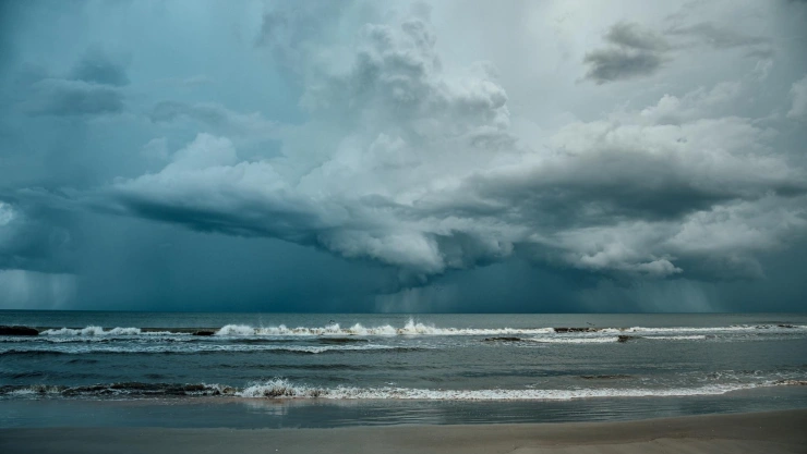 Tormenta tropical Humberto en el Atlántico.jpg