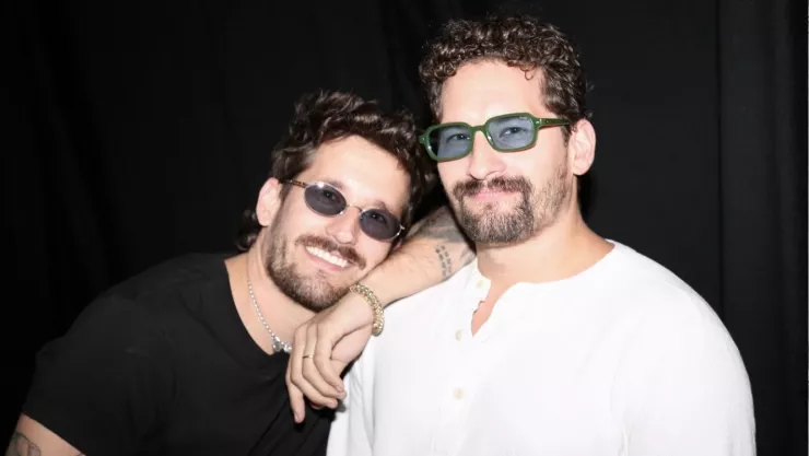 Mau y Ricky decepcionan a fans que esperaban ver a Jonas Brothers y el momento ya es viral